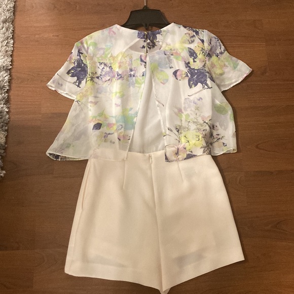 Beautiful dress jumpsuit designed by the brand BCBG Generation. - Picture 3 of 4